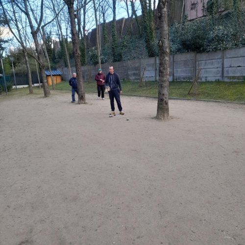 Olivier au 1er plan. Derrière, le tête-à-tête Régis et Pascal.