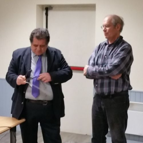 Angélo relate les faits marquants de la carrière boulistique du récipiendaire.