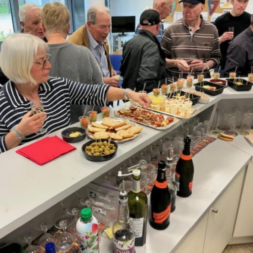 On pioche dans les toasts-apéritifs.