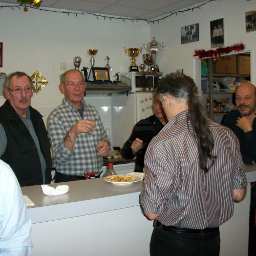 Les barmen à l'ouvrage.