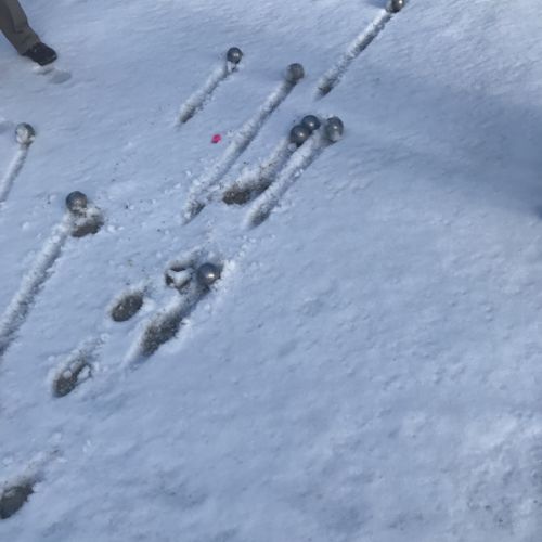 Grâce à Richard, la preuve qu'on a fait une partie disputée (13 à 12) dans la neige, samedi. Les givrés : Michel Desmolin, Isabelle, Didier et Patrick.