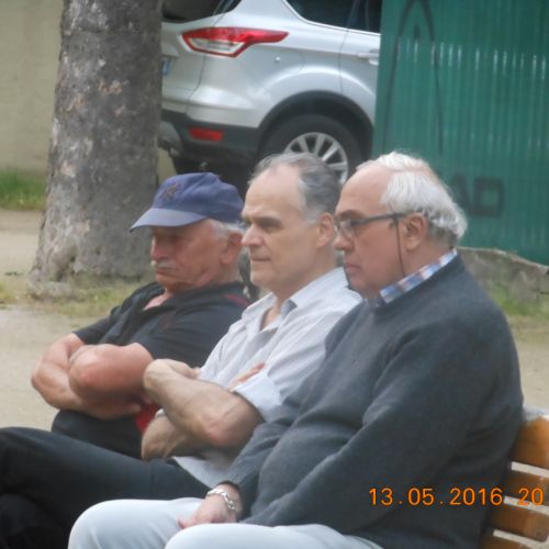 3 supporters attentifs : Michel, Dominique et Alain.