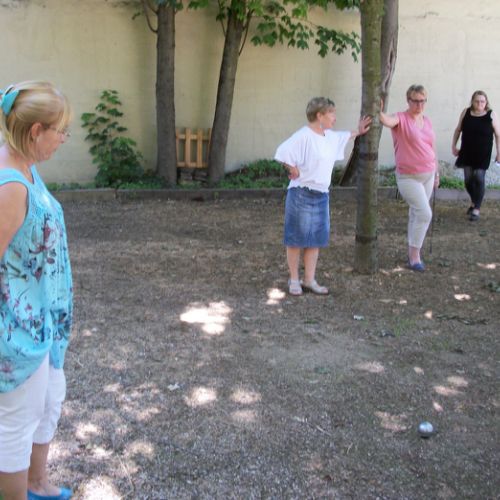 Les mêmes, mais avec Cathy.