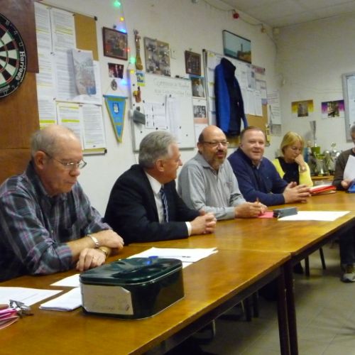 Le comité directeur est prêt en la présence de Mr le maire.