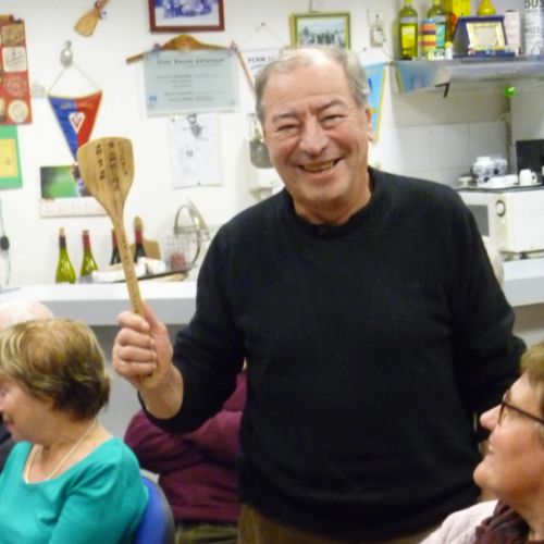 Une cuillère en bois pour Daniel, tout sourire ( pour la Triplette mêlée).