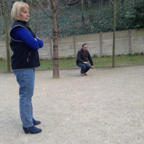 Gilbert prêt à pointer sous le regard attentif de notre coach, Cathy.