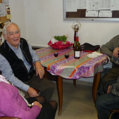 Boire un petit coup entre amis, c'est agréable.