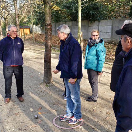 Rencontre au sommet en triplette : Eric, Dominique et Patrick contre Isabelle, Hervé et Robert.