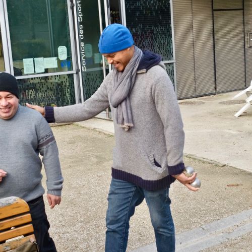 Steve félicite Daniel.