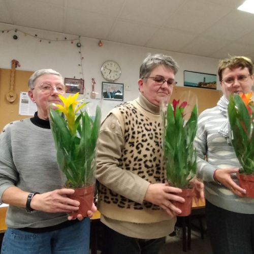 Des plantes pour Anita, Nathalie et Isabelle en remerciement de leur aide pour organiser le repas pour l'équipe gagnante au CD 92.