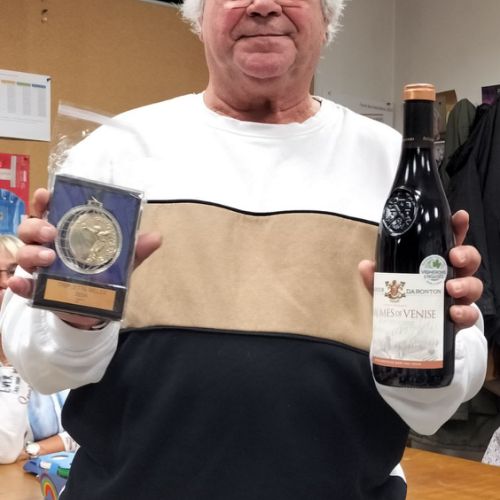 Pascal, 2ème de la triplette à la mêlée. A reçu une médaille et et un Beaume de Venise (terroir Daronton).