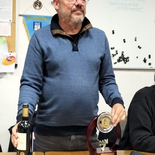 Patrice Roussard, gagnant du T-à-T Lapeyronnie, le 24 février. A reçu un trophée et un Château Labadie, Médoc, cru Bourgeois.