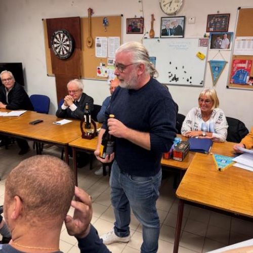 Bruno a obtenu une Kwak, fameuse bière belge, comme prix de consolation pour le T-à-T Lapeyronnie.