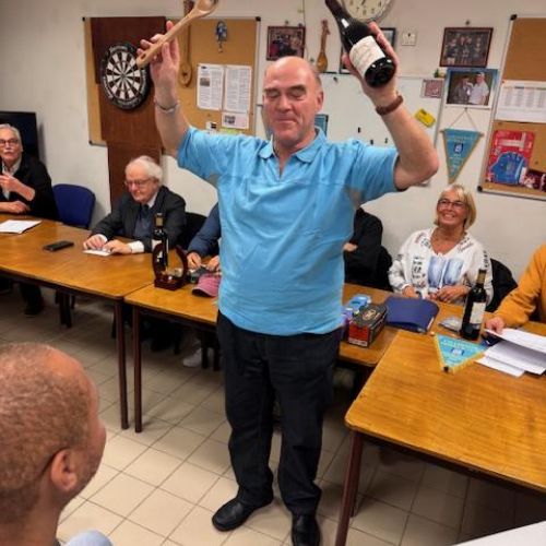 Et la cuillère en bois pour François à la triplette à la mêlée. A reçu une vraie cuillère et un Coteaux Bourguignon.