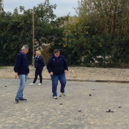 La doublette Eric et Isabelle et une partie au fond de la doublette Cathy - Dominique
