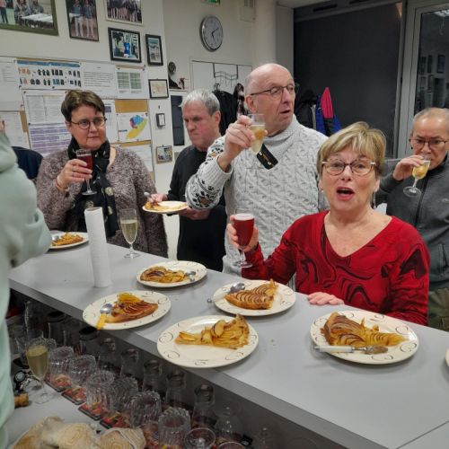 Et tout le monde chante à l'unisson.