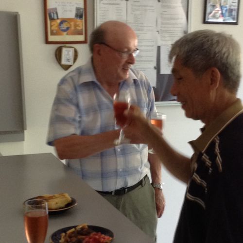 Joseph trinque avec Pierrot.