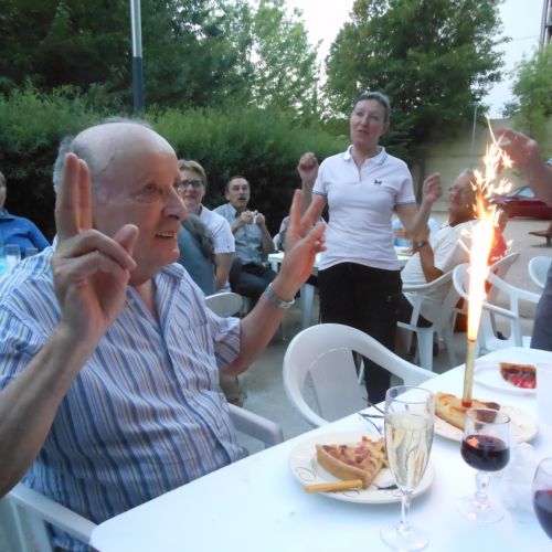 Surprise. On fête les 75 ans de Pierrot. Les 75 en flamme !