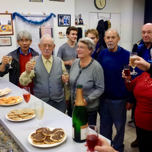 On trinque devant l'oeil du photographe.