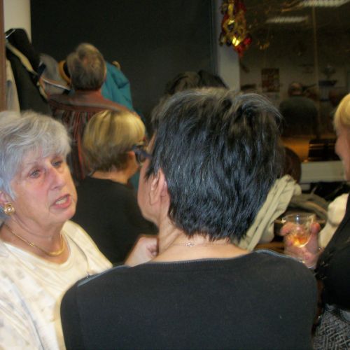 Françoise explique à Betty comment obtenir un trophée après 30 ans au club.