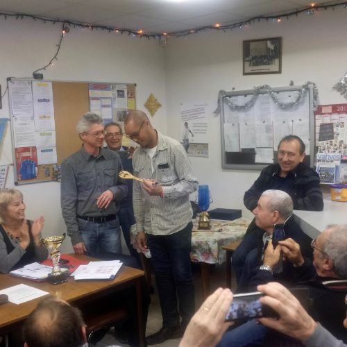 Et une cuillère en bois pour Steve (qui n'a pas pu finir la compétition pour cause de rendez-vous (galant ? ) urgent).