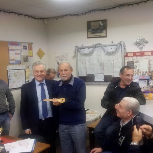 Et Robert raffle tout, même la cuillère en bois. Quellevoracité !