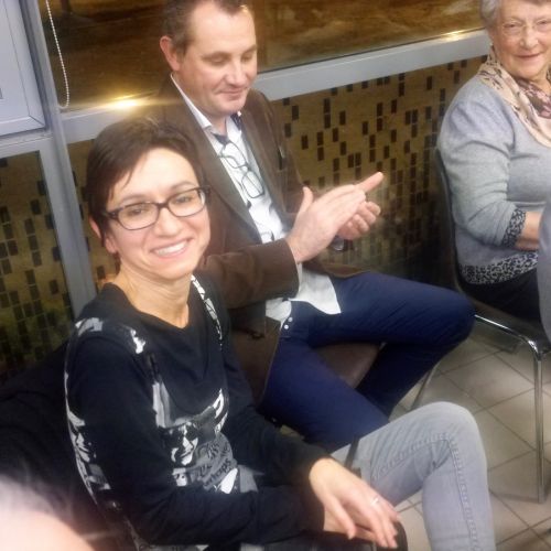 Une assemblée (suite) plutôt souriante.