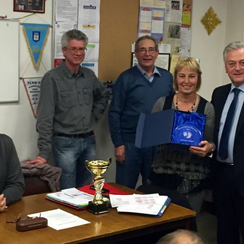 Cathy est récompensée pour 30 ans de licence au club de Vanves.