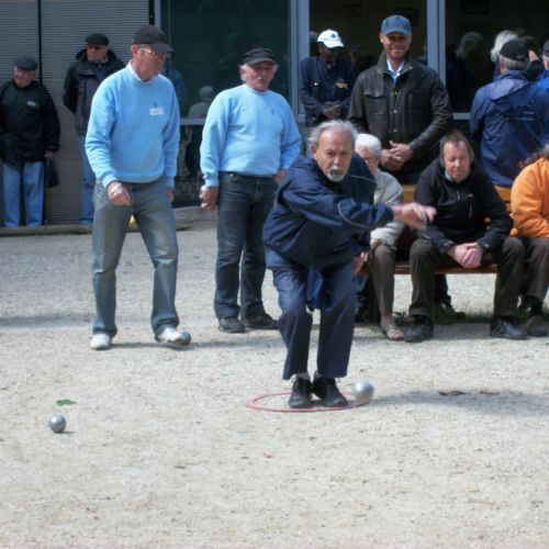 Robert d'Assas au pointage et Michel Bacon et Patrick en soutien : la triplette de Vanves