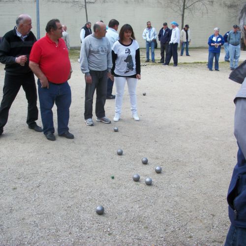 La triplette de Pierrot, Robert et Micheline (de Bagneux) en pleine action. Elle ira en demi-finale du 2ème concours.