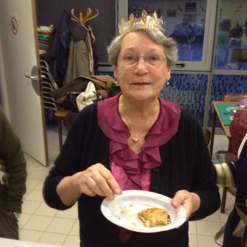 Charlotte a eu sa part de galette et bien sûr la fève donnant droit à la couronne.