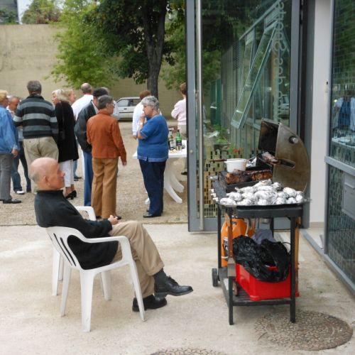 Le BBQ travaille sous la surveillance d'un expert, notre ami Duoc.