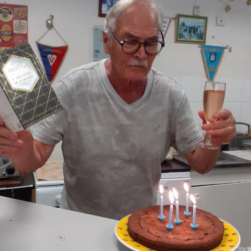 Quel beau Fondant au chocolat avec 5 bougies (une par 20 ans ? Non, pas encore !)