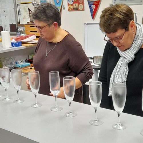 Nathalie et Isabelle, très affairées.